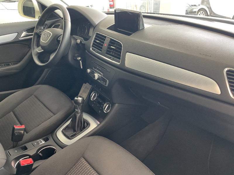 
								Audi Q3 completo									